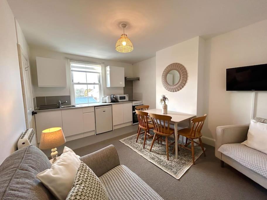 3 Bed Apartment In St Peter, Jersey سانت بيترز المظهر الخارجي الصورة